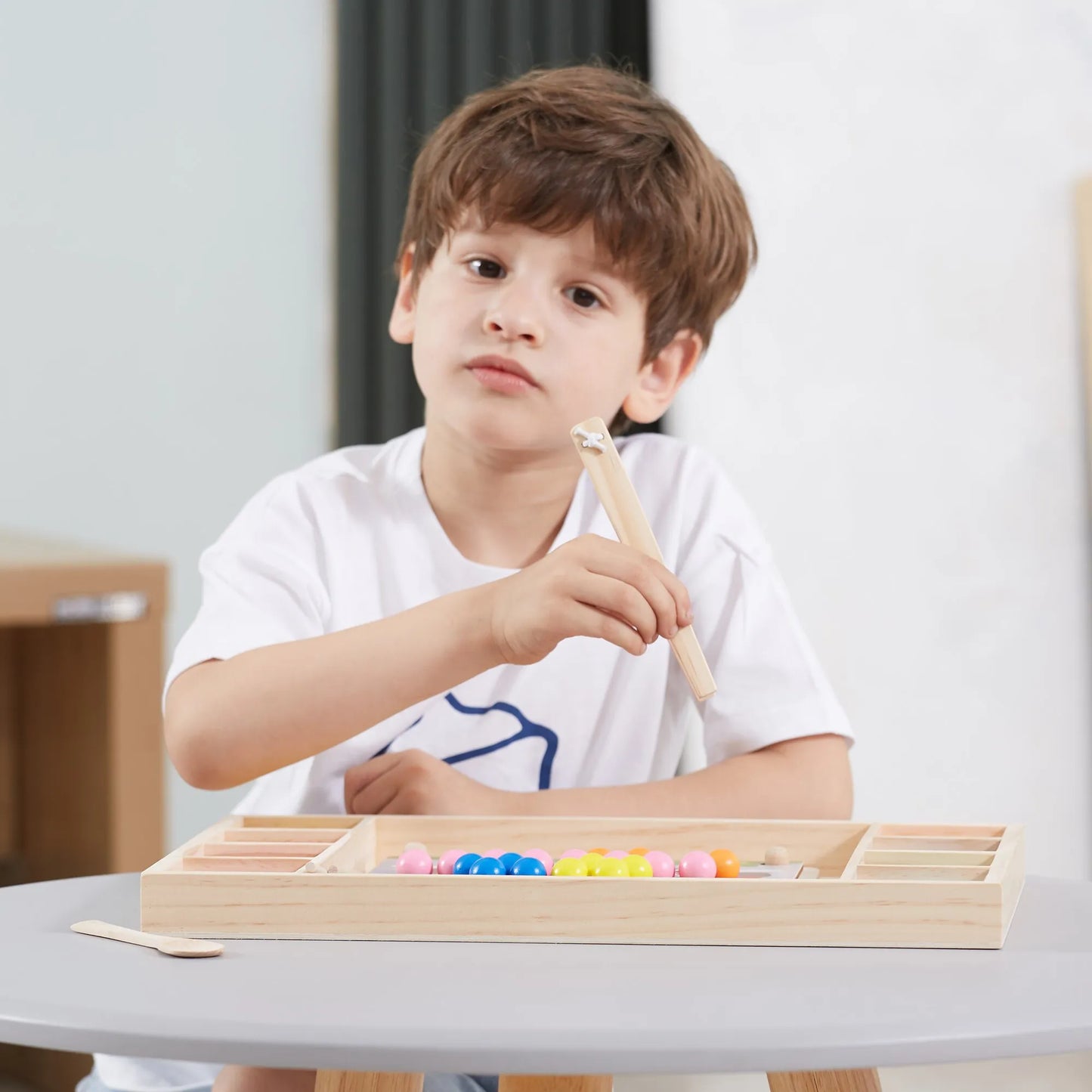 Viga medinė Montessori dėlionė „Gaudyk ir dėliok kamuoliukus“