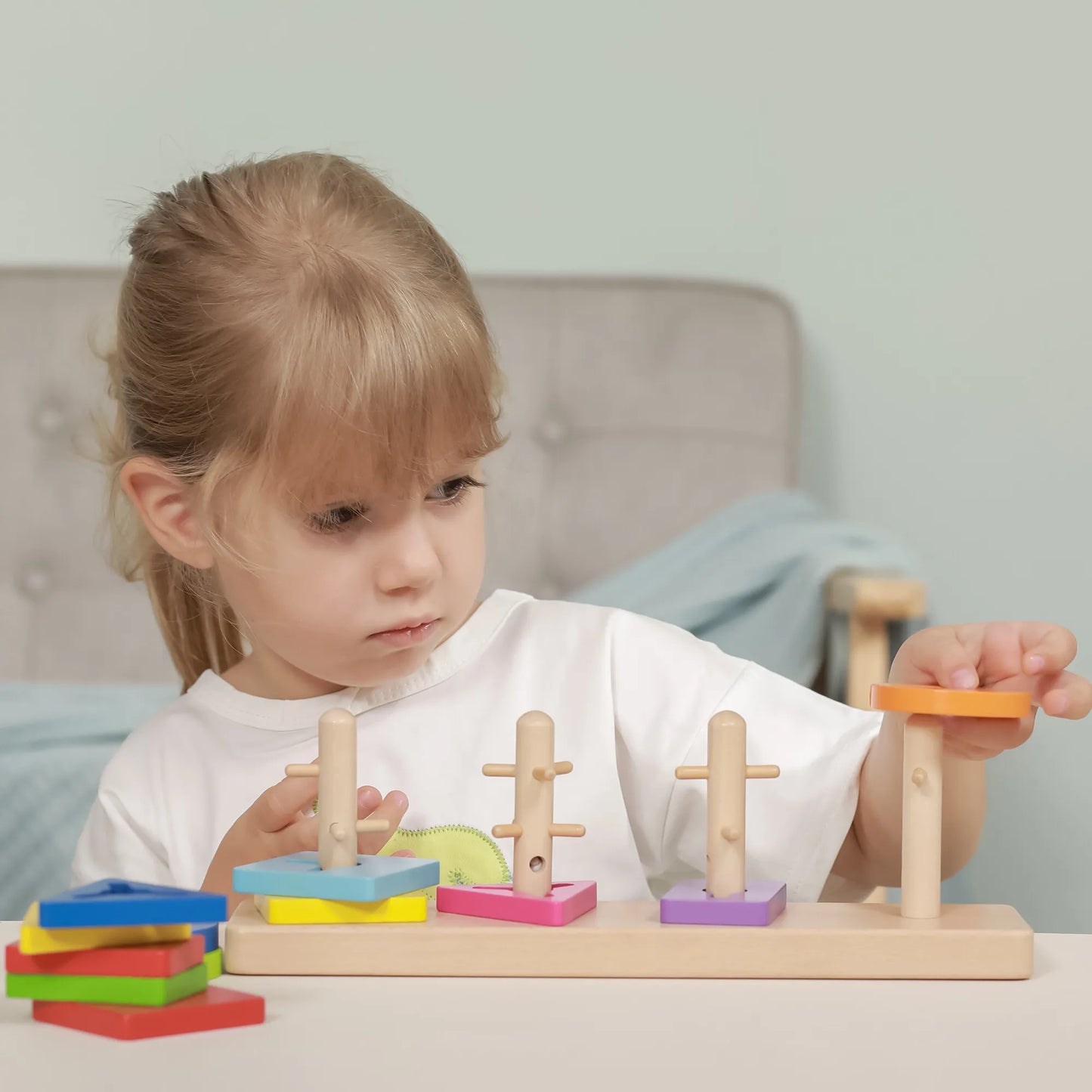 Viga medinis geometrinis rūšiuoklis – 12 formų, 5 stulpeliai su iškilimais