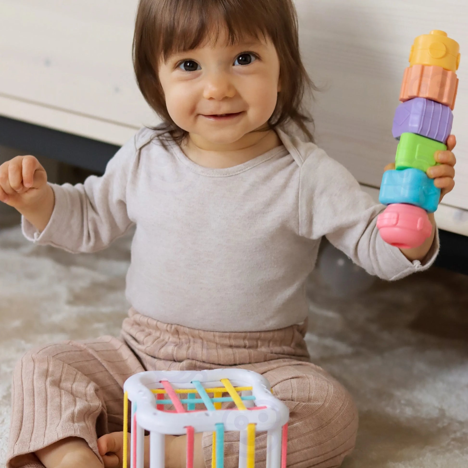 Woopie Green Montessori edukacinis rinkinys 5in1 (11–12 mėn.) – jutiminiai atradimai ir pirmieji loginiai žingsniai