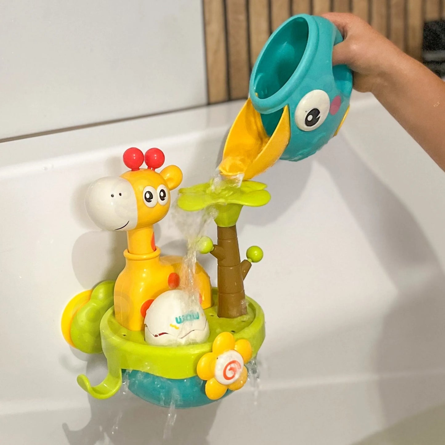 Woopie interaktyvi vandens žirafa su slaptu mechanizmu ir kaciuko piltuvėliu