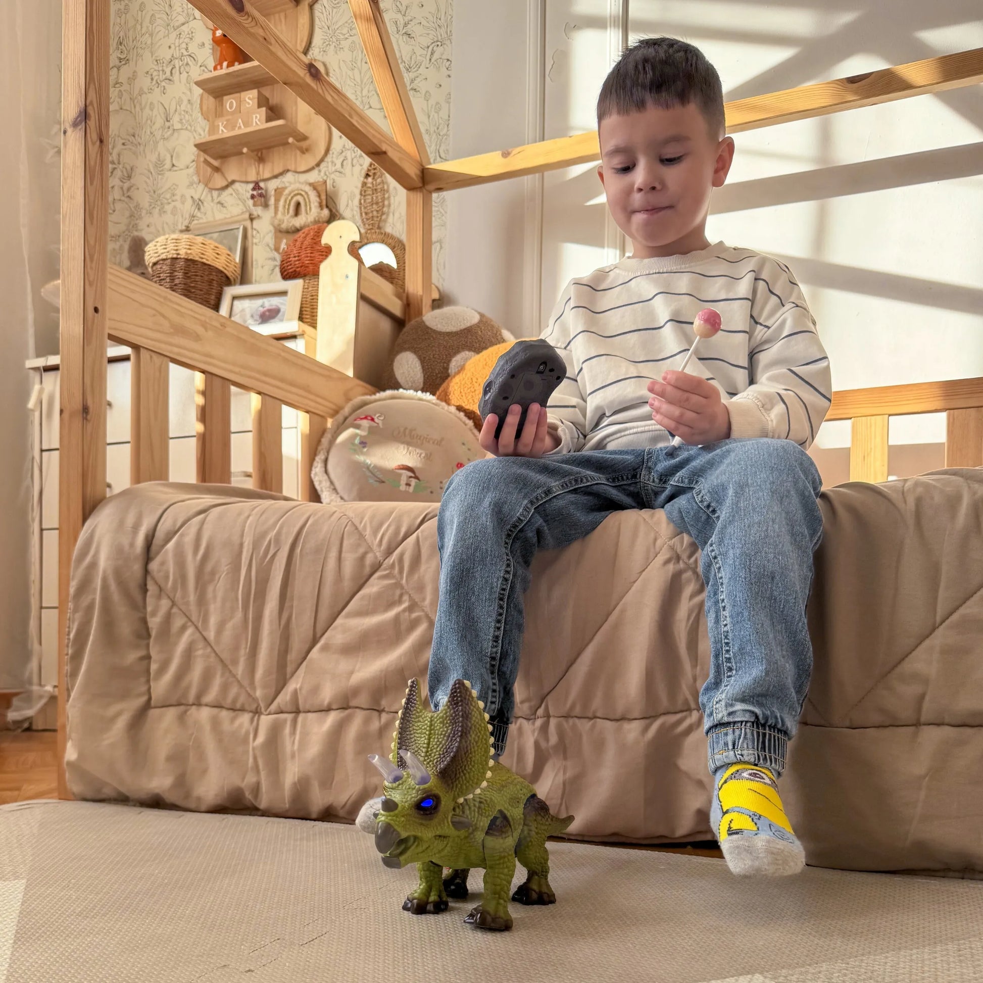 Woopie interaktyvus RC Triceratops robotas su šviesomis, garsais ir judesiais
