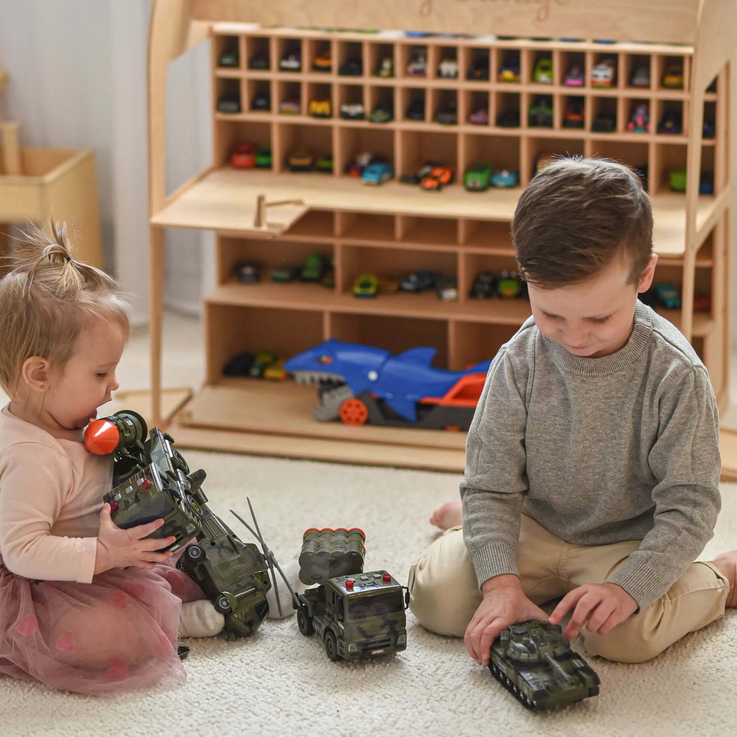 Woopie karinės technikos rinkinys 1:20 – tankas, sraigtasparnis ir raketinės sunkvežimio misijos