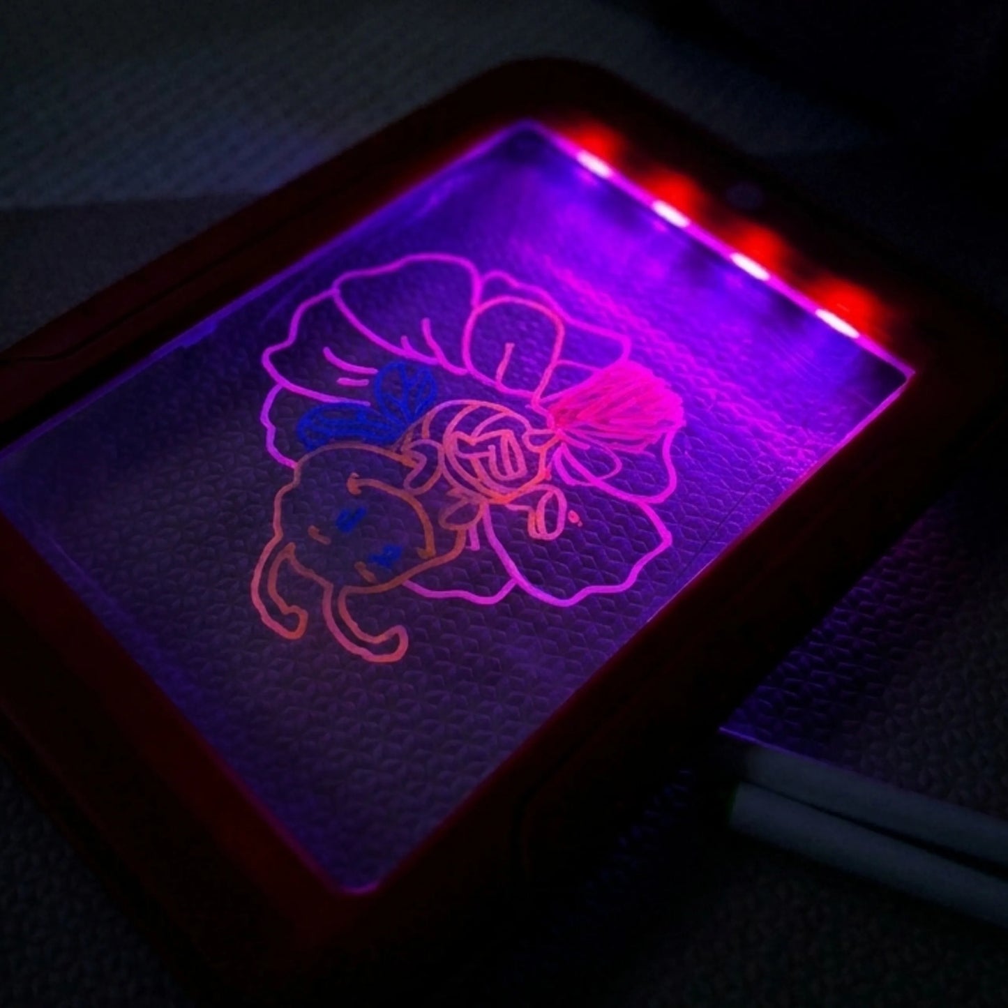 Woopie LED šviečianti piešimo lenta su neoniniais flomasteriais