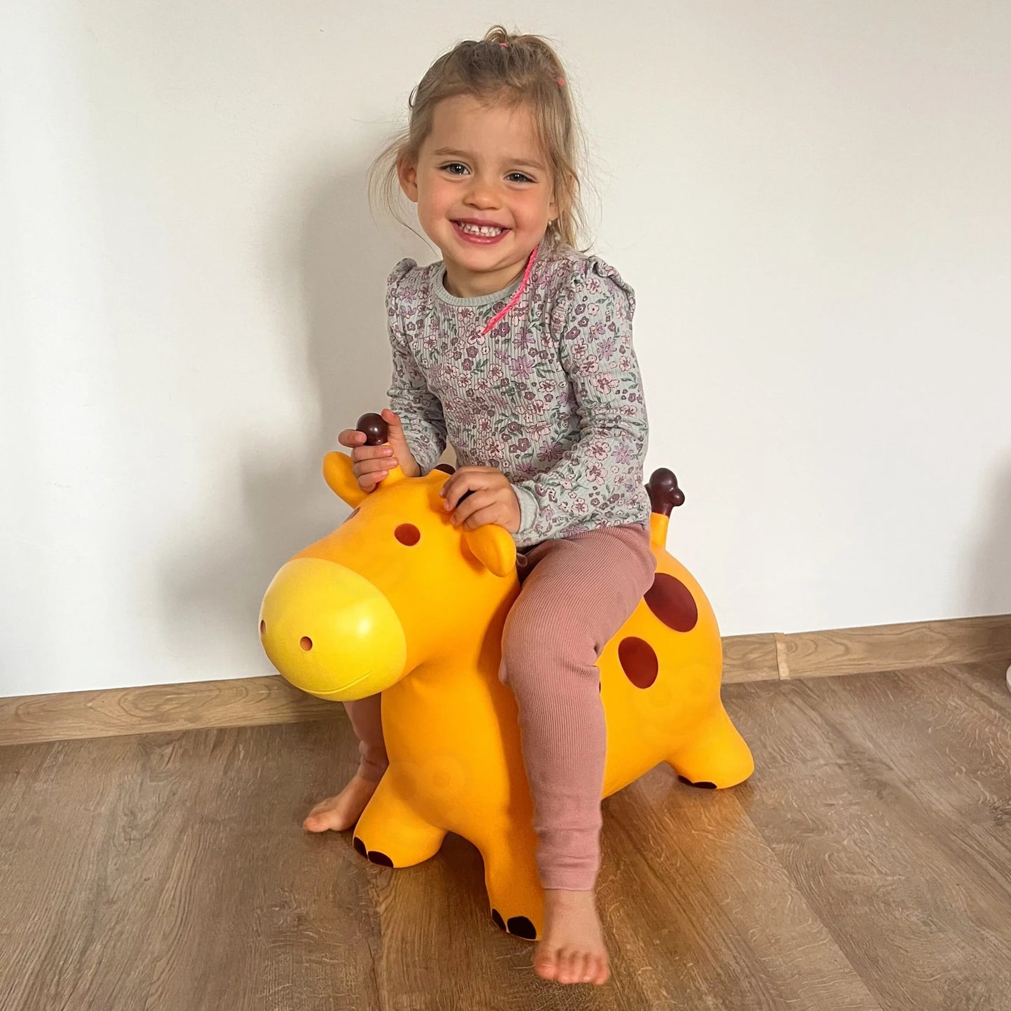 Woopie pripučiama šoklė „Žirafa“ su pompa (12m+)