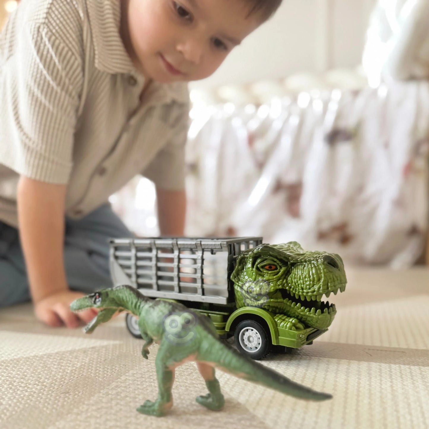 Woopie RC dino automobilis