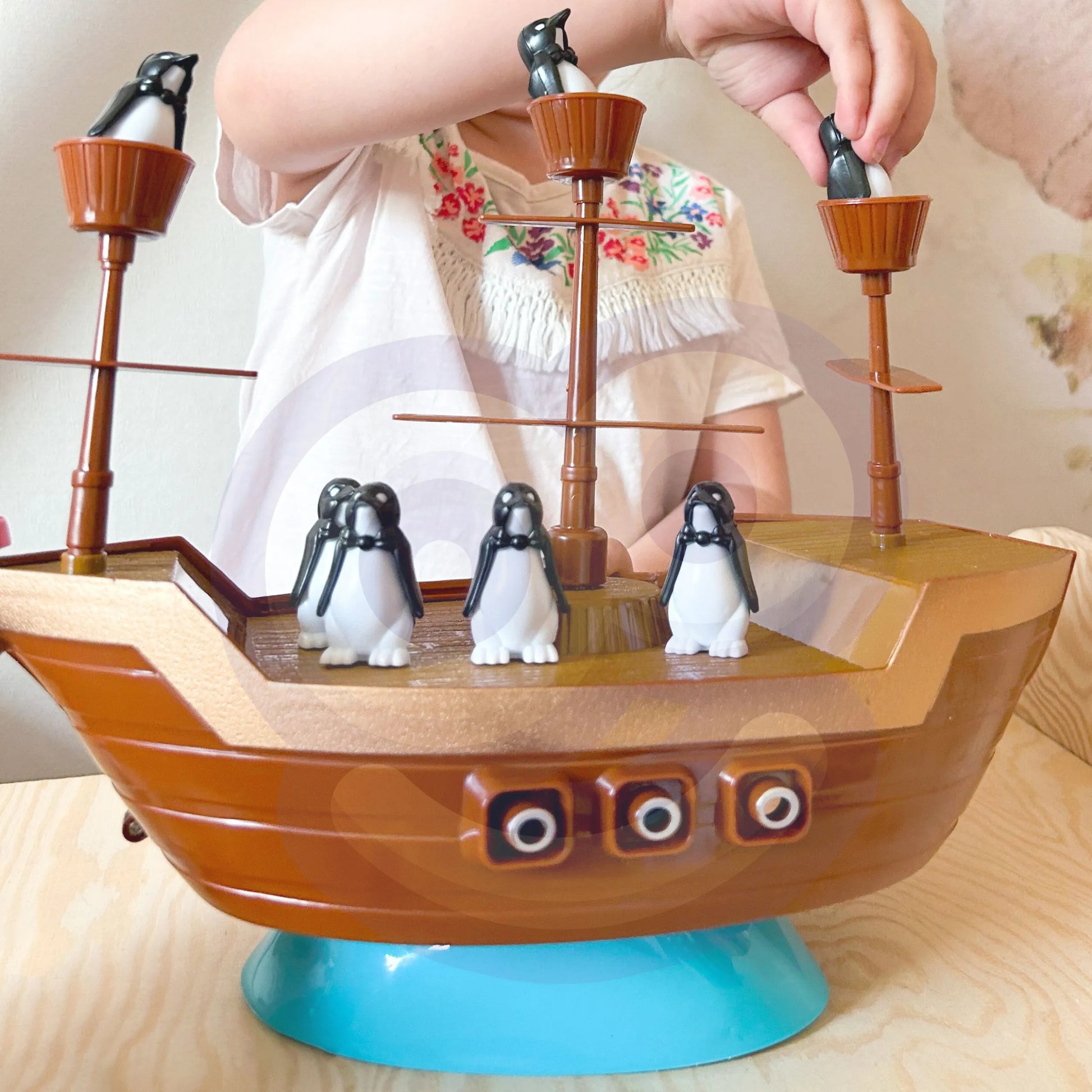 Woopie žaidimas „Pingvinų piratų laivas“ – balansavimo, juoko ir azarto kupina pramoga